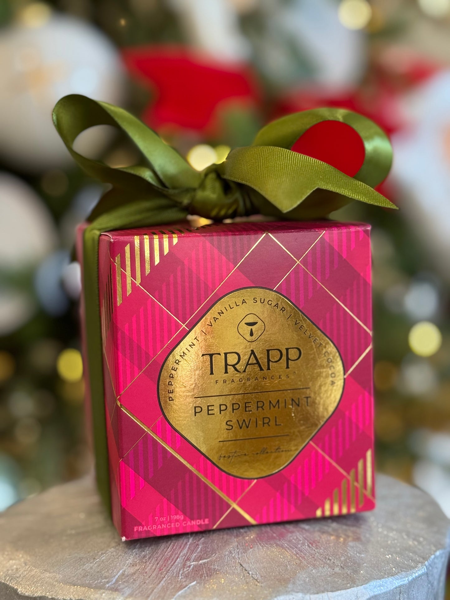 Trapp Peppermint Swirl Large Poured Candle