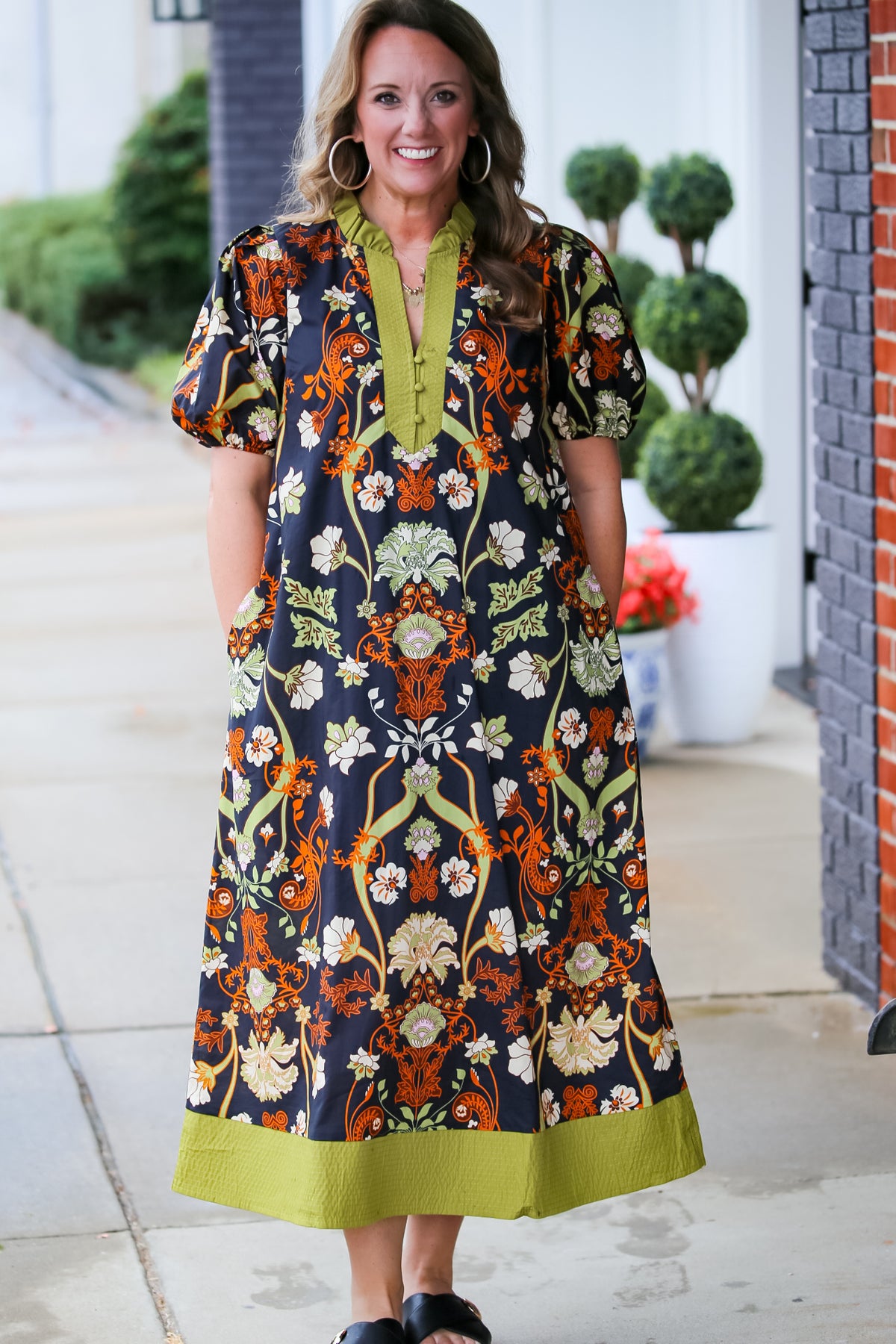 The Autumn in Bloom Dress in Black