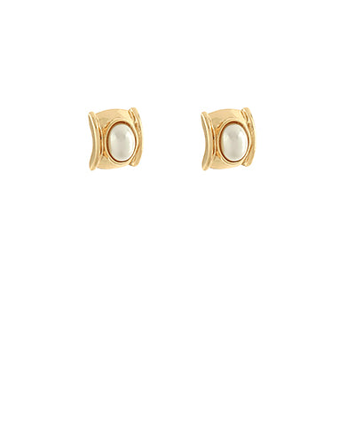 Oval Pearl Studs