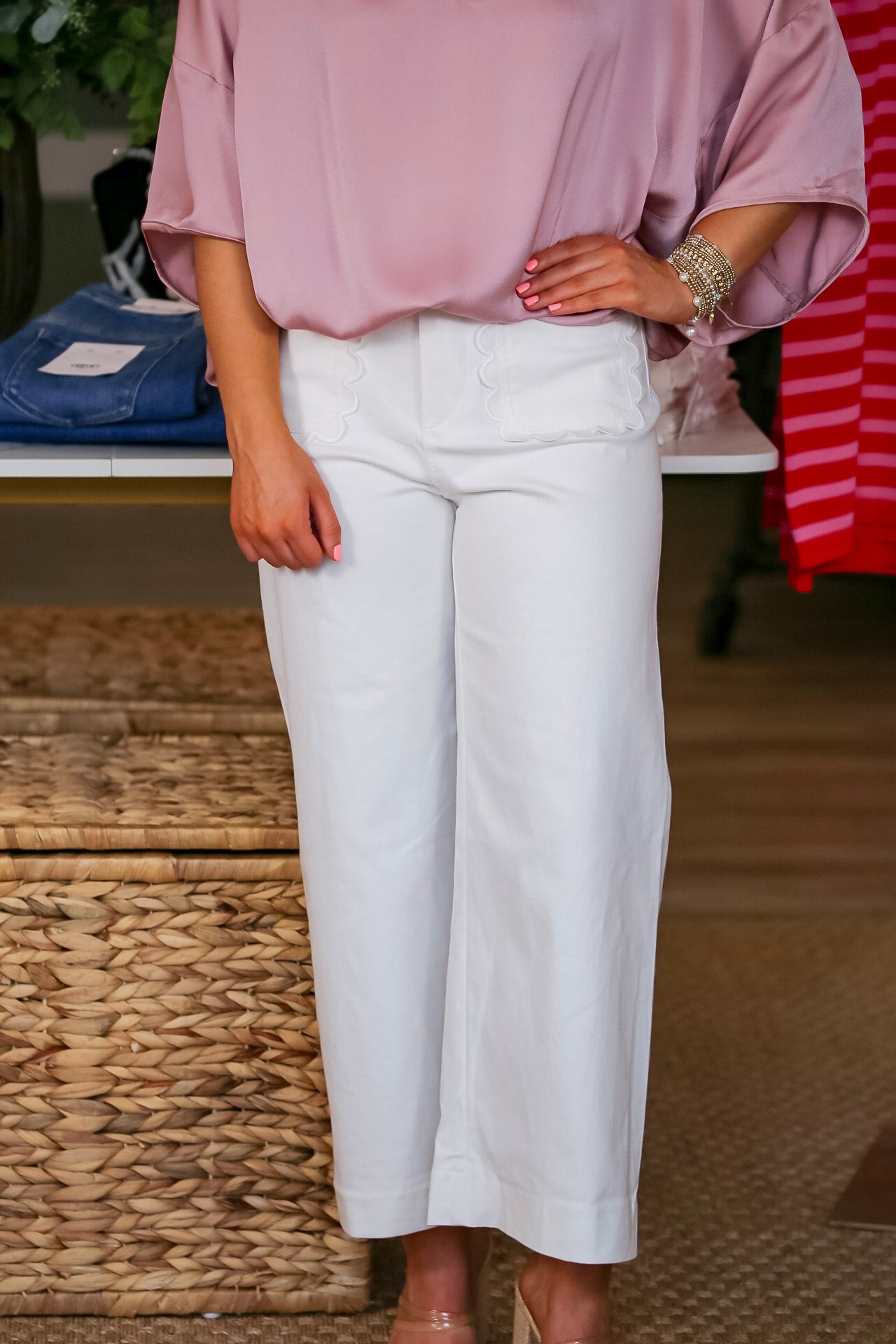Wide-Leg Scallop Pocket Detail Pants in White